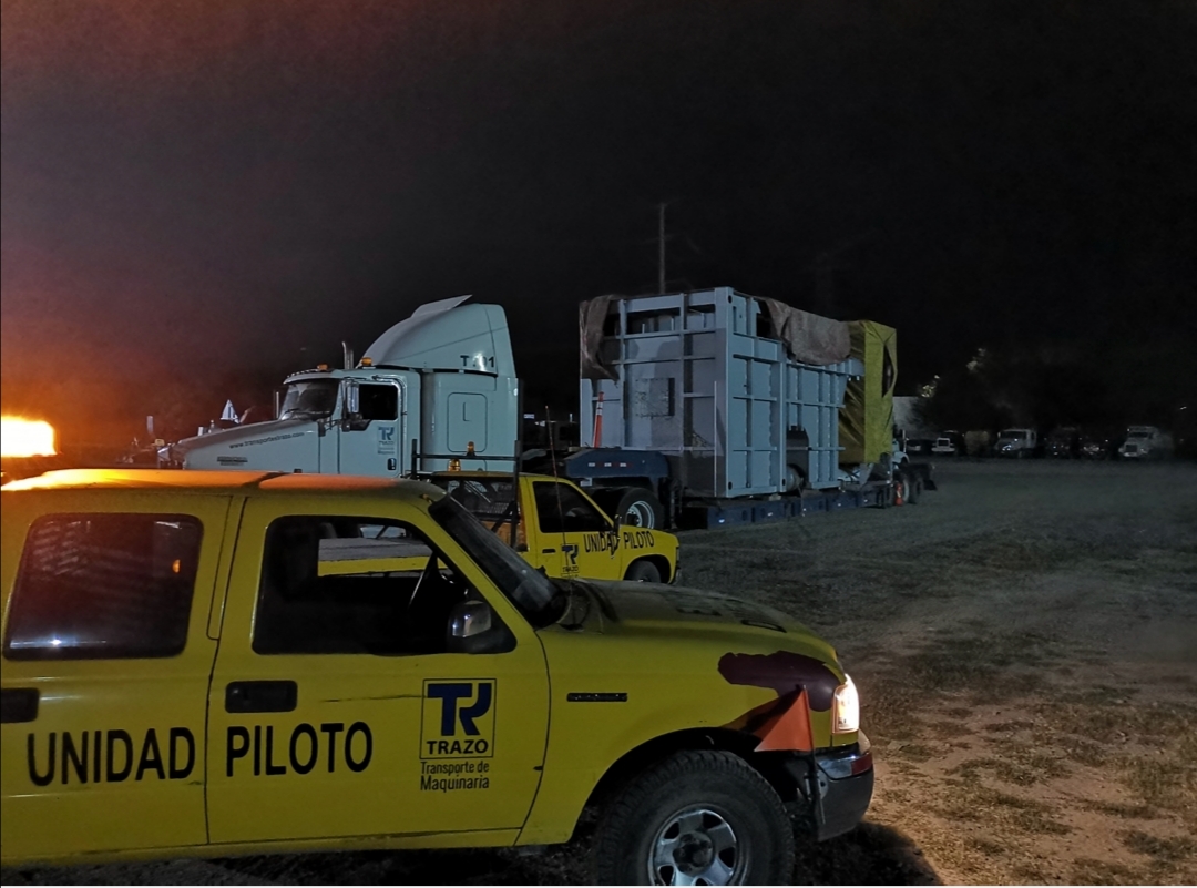 Tractocamión TRAZO con plataforma de carga extendida